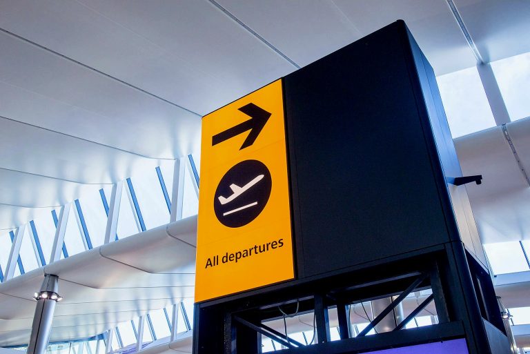 U Velikoj Britaniji 1300 otkazanih letova zbog problema sa kontrolom letenja- kontinuirani poremećaji na londonskim aerodromima